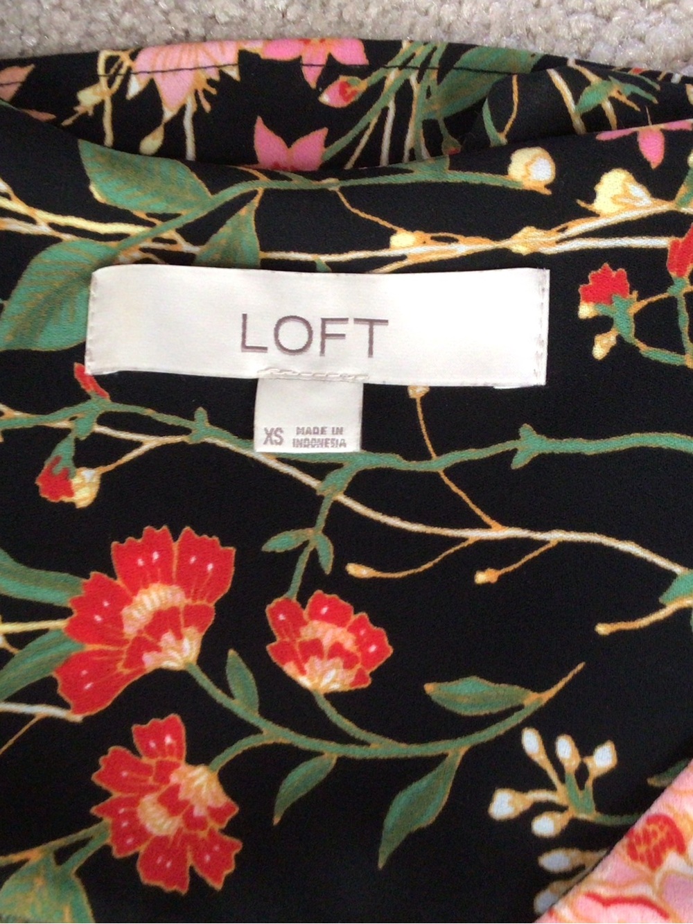 BUNDLE OF “6” TOPS- FLORALS,PAISLEY, CHECKED— SIZE XSM - Picture 4 of 14
